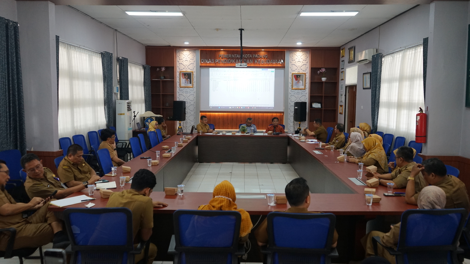 Kunjungan Kerja Komisi IV DPRD Kota Padang ke Disdikbud Kota Padang dalam Rangka Diskusi Sektor Pendidikan